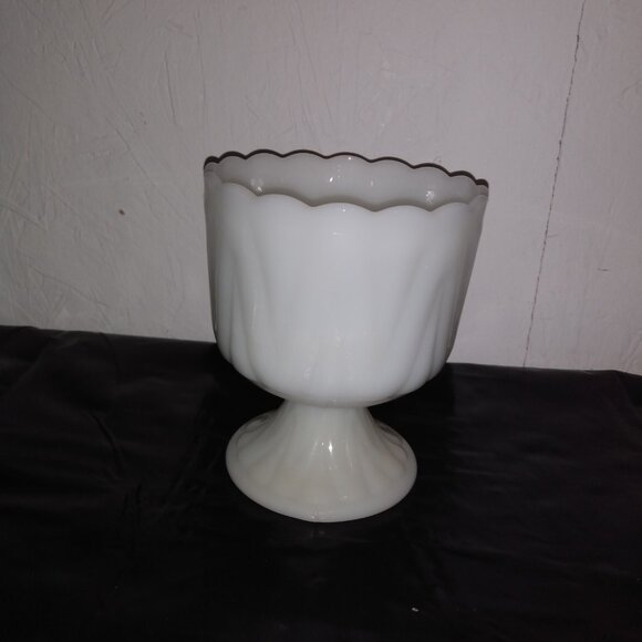 Vintage Milk Glass Vase/Planters - Picture 10 of 15